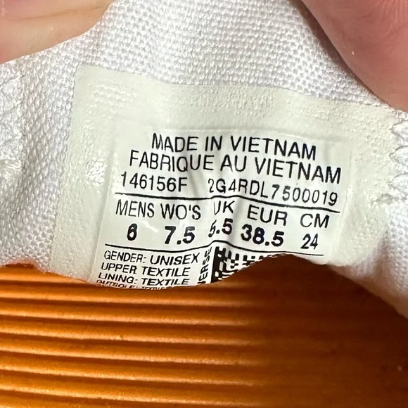 Converse Unisex Soft Canvas Sneakers - Women’s 7.5/Men’s 6 - Picture 9 of 9